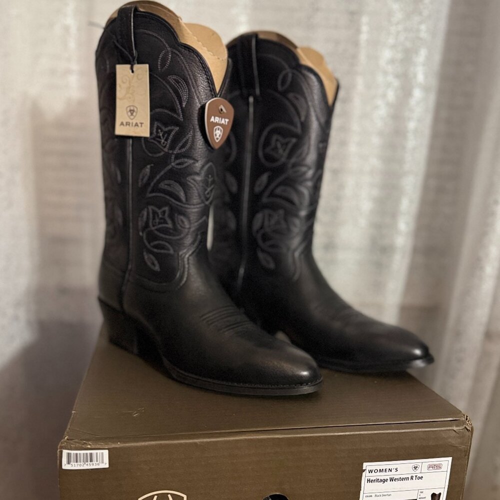 Women's Ariat Heritage R Toe Western Boot Size 9.5